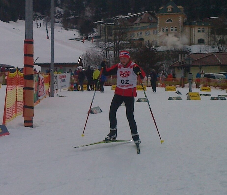 Jakob beim Sumi Cup, zielstrebig im Wettkampf auf der Loipe unterwegs.