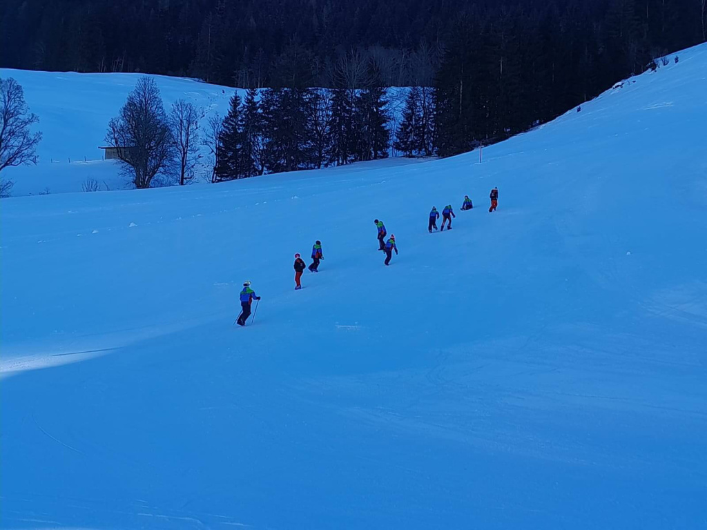 Talente des Skiclubs Bruck beim Kindercuprennen in Hinterglemm auf der Piste.